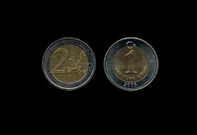 Ahmet &Ouml;ğ&uuml;t, Perfect Lovers, 2008, installation view from 12th Istanbul Biennial, Istanbul, two Euro and one YTL coins.