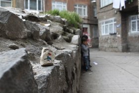 Ahmet &Ouml;ğ&uuml;t, Stones to throw, 2011, installation view from Kunsthalle Lissabon, Lisbon and streets of Diyarbakır.