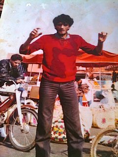 Al Azalia, performing in the square.