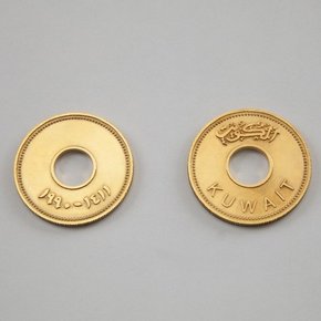 Mesrop, <em>Fils,</em> 2012, gold 18k. Courtesy of MinRASY PROJECTS and Museum of Modern Art, Kuwait. 