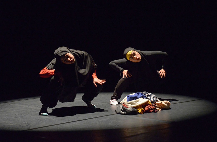 Farah Saleh and Salma Ataya, La M&ecirc;me, 2016, Z&uuml;rcher Theater Spektakel, Zurich.