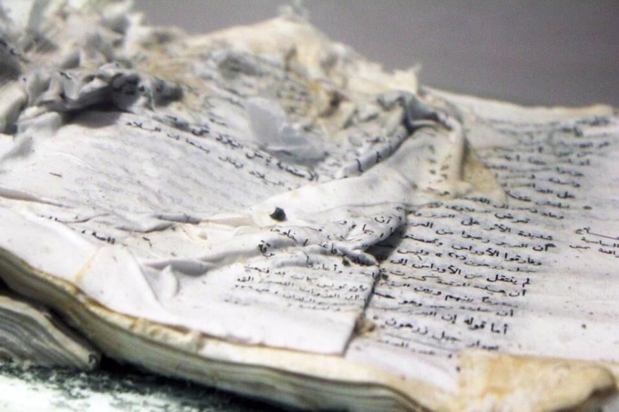 Mohssin Harraki, Aquariums Artificiels (detail), 2011. Three history books in Arabic, French and Amazigh. Exhibition at trankat #1
Marrakech.