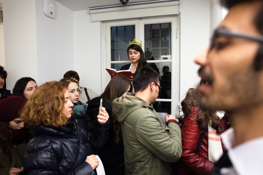 Işıl Eğrikavuk, The Art of Disagreement, 2016. Documentation of performance.