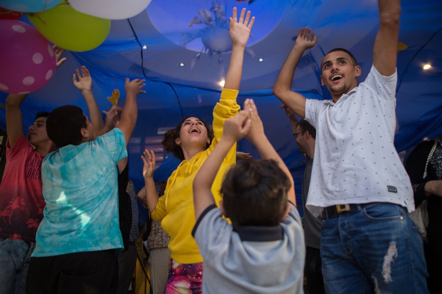 krinal | mansour, performative urban intervention, Dar Mall, Jerusalem. REviewing Jerusalem #2: Return, 2016.